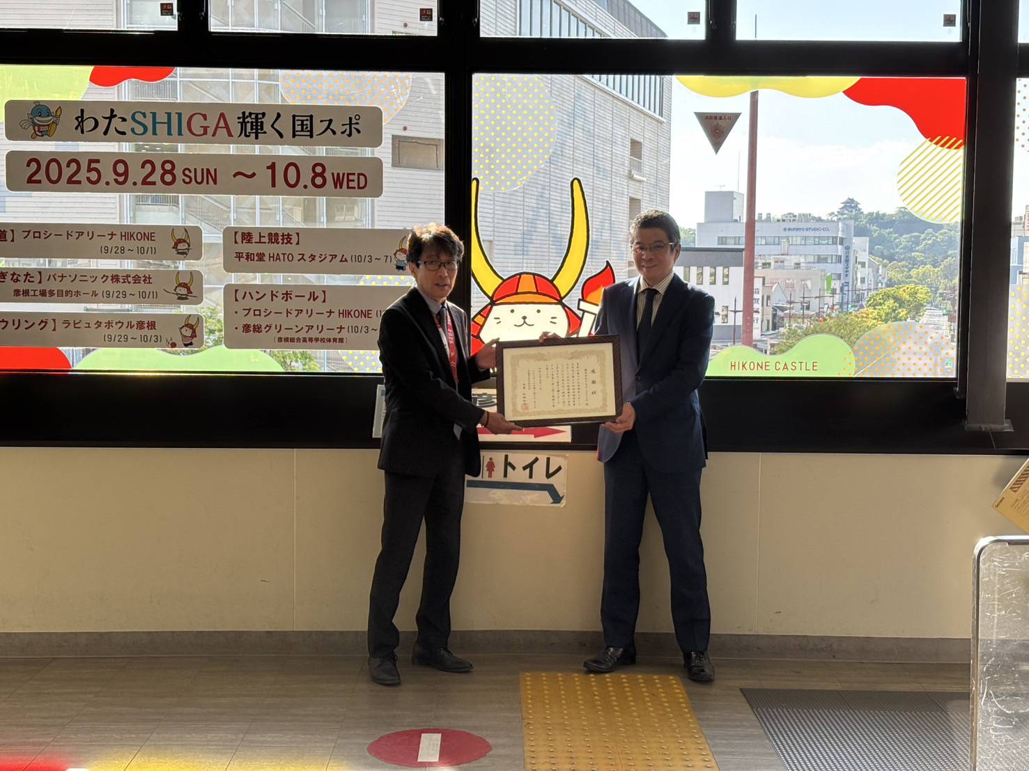 彦根駅 国スポ・障スポデザインの窓ガラスシートを提供しました！